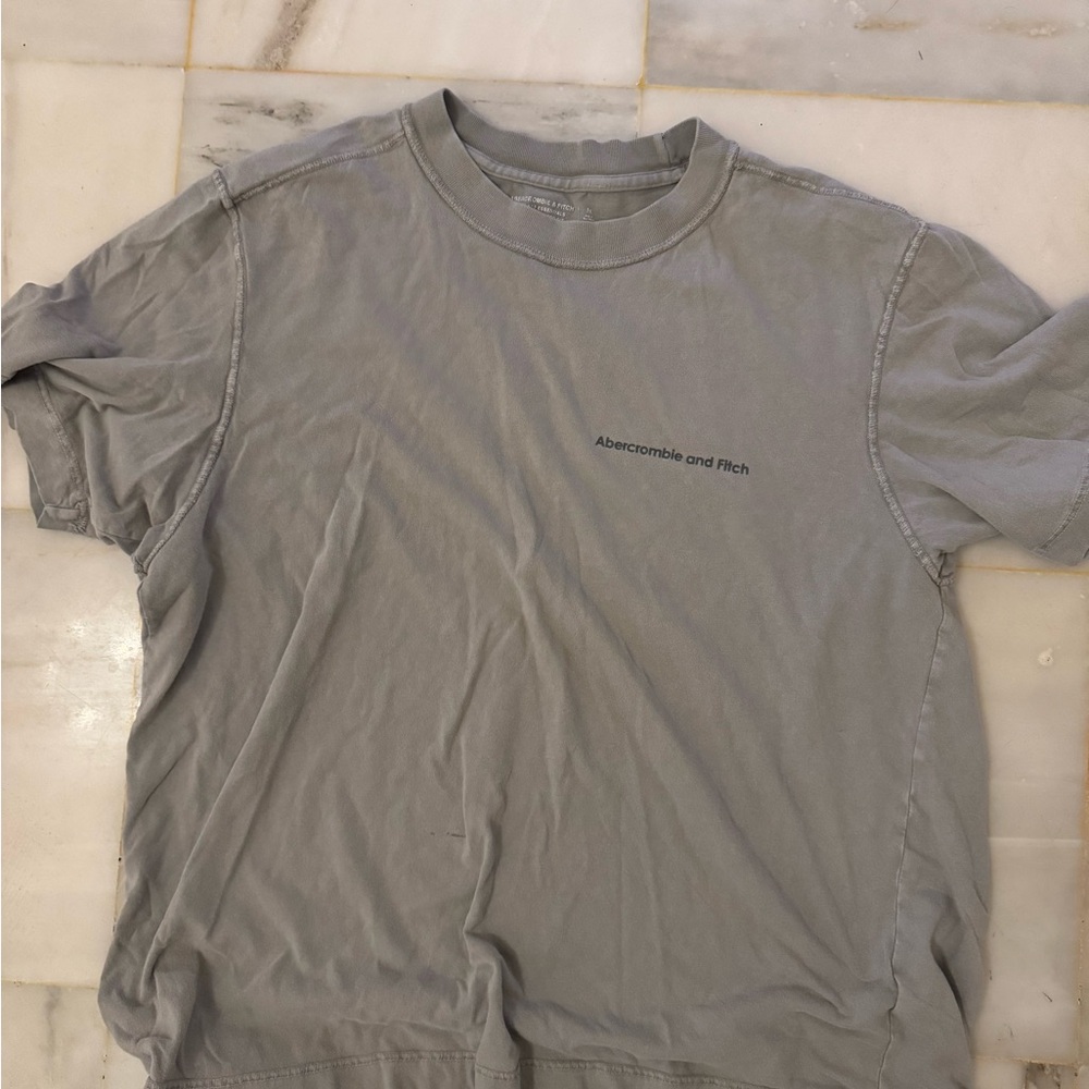Abercrombie & Fitch Light Gray Short Sleeve Tee